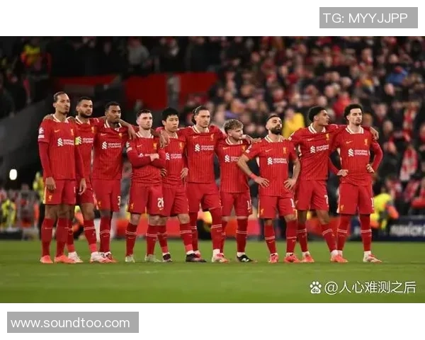 足总杯激战曼联与巴黎圣日耳曼战成平局乌龙球成比赛转折点分析