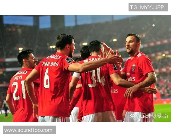 友谊赛精彩对决本菲卡与巴黎圣日耳曼平局红牌事件引发全场热议